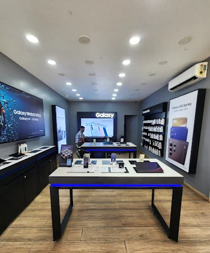 Samsung Experience Store- Hazi Rattan Road, Bathinda store image 3