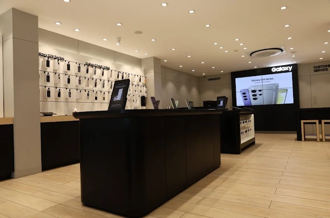 Samsung Experience Store- Maninagar store image 4