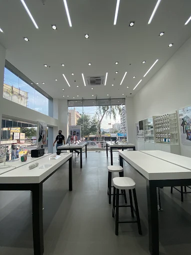 Unicorn-Apple Premium Partner-Baner store image