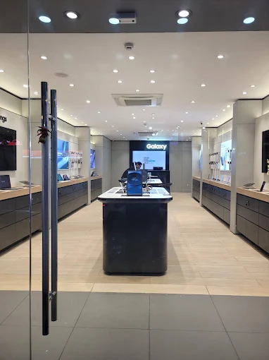 Samsung Experience Store- Punjabi Bagh store image 4