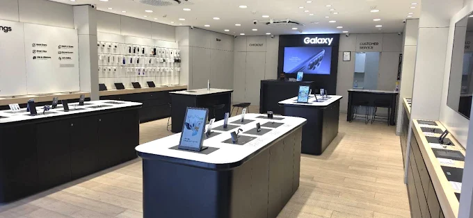 Samsung Experience Store- Moshi store image 4