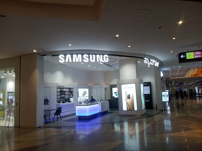 Samsung Experience Store- Phoenix Mall thumbnail 4