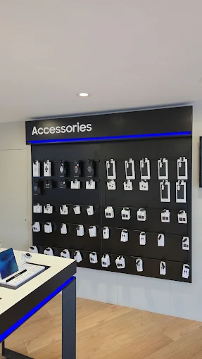 Samsung Experience Store- Shahibaug store image 4
