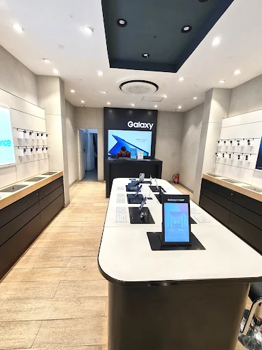 Samsung Experience Store- Kamla Nagar store image 3