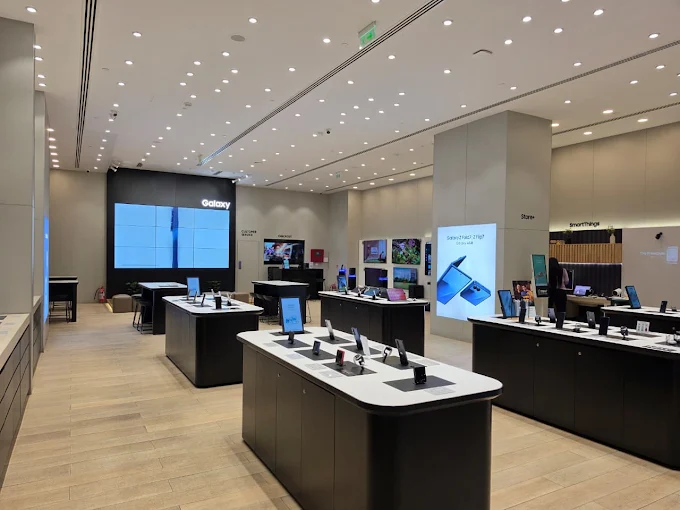 Samsung Experience Store- Mall of Millennium thumbnail 4