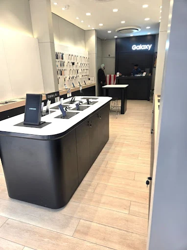 Samsung Experience Store- Shahdara store image 3