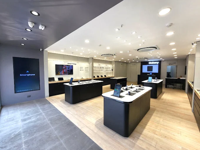 Samsung Experience Store- Moshi store image 3