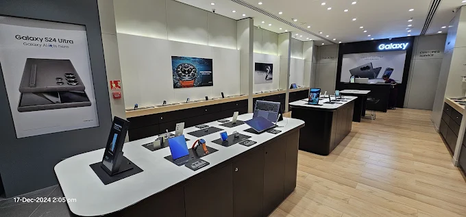 Samsung Experience Store- Amanora Mall store image 4