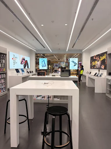 Future World - Apple Premium Reseller-Kanpur store image