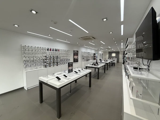 FUTURE WORLD- Apple Premium Reseller-Rajouri Garden store image 3