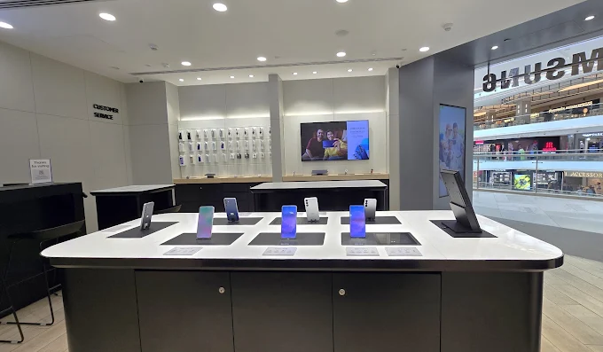 Samsung Experience Store- Borivali East SkyCity Mall thumbnail 4