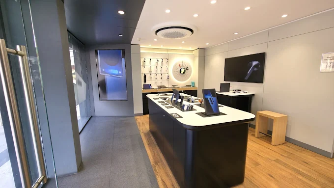 Samsung Experience Store- Vasna Road, Vadodara store image 4