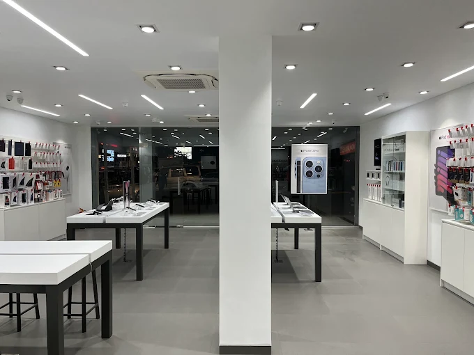Aptronix - Apple Premium Reseller-South Ex - I Market store image 3
