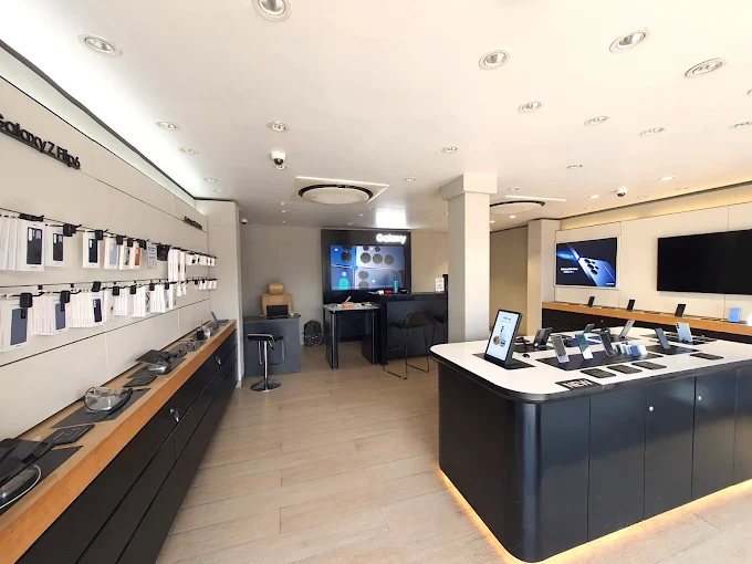 Samsung Experience Store- Rabari Colony store image 3