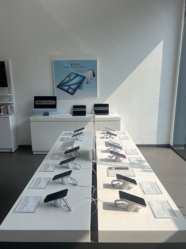 IVENUS-Apple Premium Reseller-Singanpor store image 3