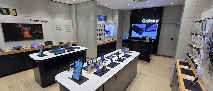 Samsung Experience Store- Kandivali West store image 4