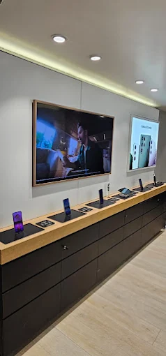 Samsung Experience Store- Rani Bagh Shakurpur store image 3