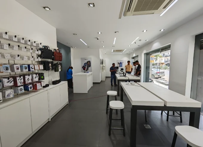 iVenus - Apple Authorised Reseller- Rohini, Sector 16 store image 4