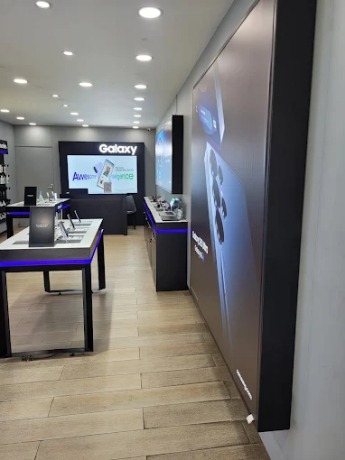 Samsung Experience Store- Chander Puri, Ghaziabad store image 4