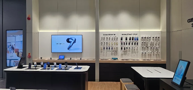 Samsung Experience Store- Lake Shore store image 4