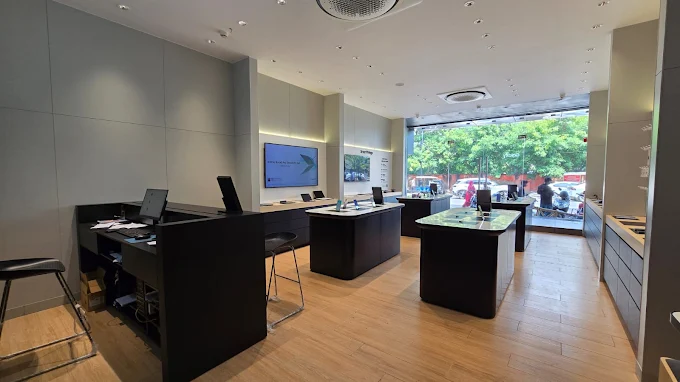 Samsung Experience Store- MI Road store image 4