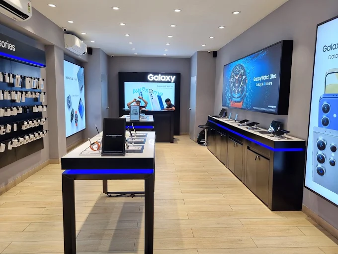 Samsung Experience Store- Ashok Vihar store image 3