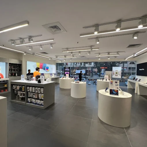 iPlanet -Apple Premium Reseller-Khar West store image 3