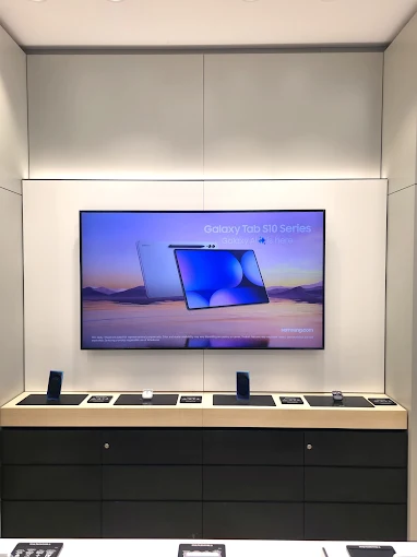Samsung Experience Store- Sindhu Bhavan Marg store image 4