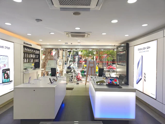 Samsung Experience Store- BTM store image 3