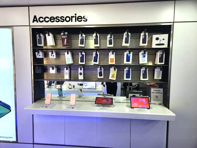 Samsung Experience Store- Laxmi Nagar store image 3
