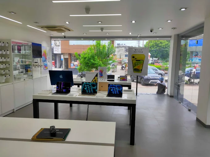 iCrest – Apple Store, Deen Dayal Puram, Bareilly store image 4