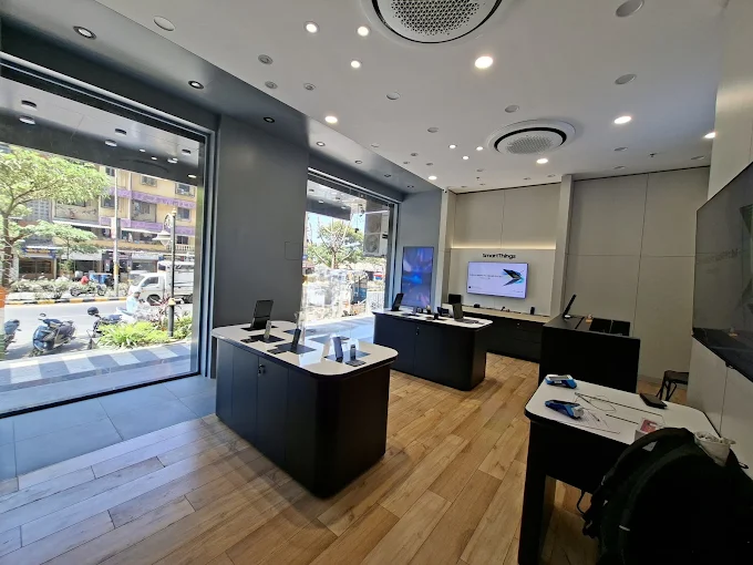 Samsung Experience Store- Karolbagh store image 4