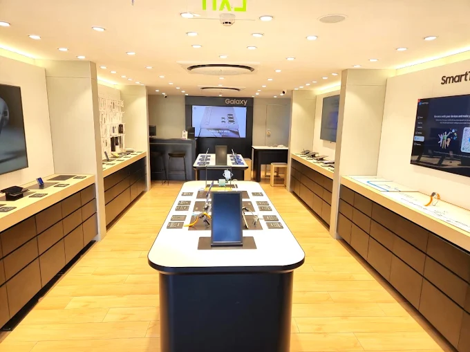 Samsung Experience Store New- Udaipur, Fatehpura store image 3