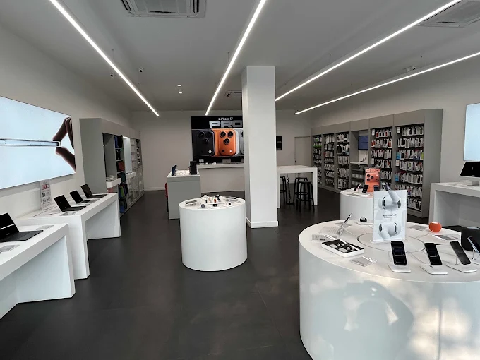 Aptronix-Apple Premium Reseller- Himayath Nagar store image 3
