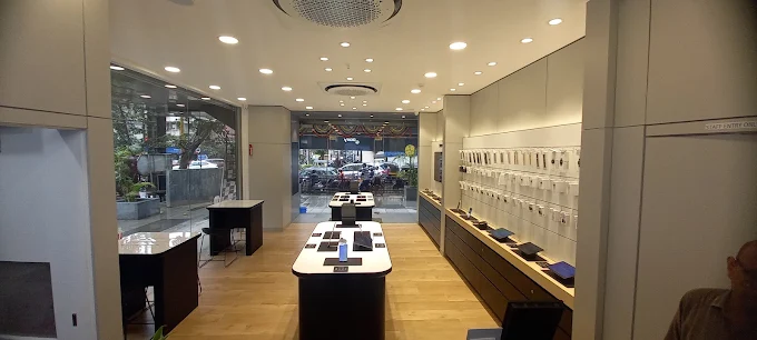 Samsung Experience Store- Borivali West thumbnail 4