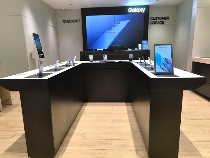 Samsung Experience Store- Express Avenue Mall store image