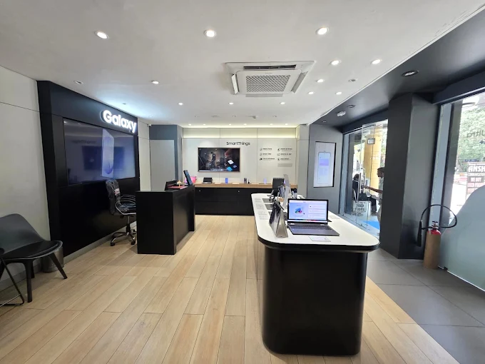 Samsung Experience Store- Janakpuri store image 4