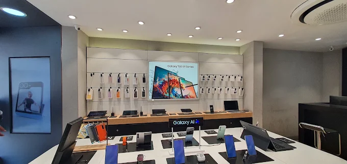 Samsung Experience Store- Geeta Colony store image 4