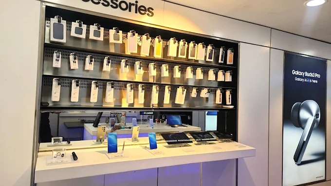 Samsung Experience Store- Yamuna Vihar store image 3