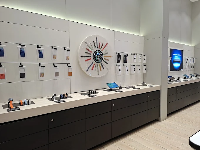Samsung Experience Store- Palladium Ahmedabad thumbnail 4