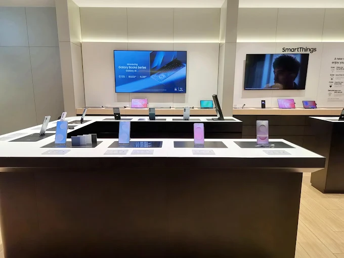 Samsung Experience Store- Express Avenue Mall store image 3