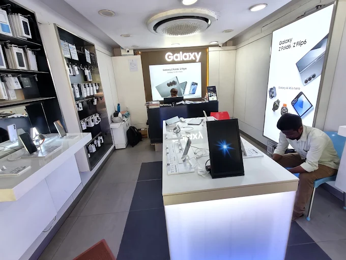 Samsung Experience Store- Royapettah store image 3