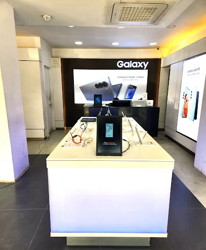 Samsung Experience Store- Palasia Square, Indore store image 3