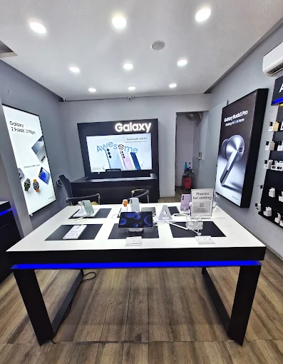Samsung Experience Store- K C Road, Barnala, Bathinda store image 3