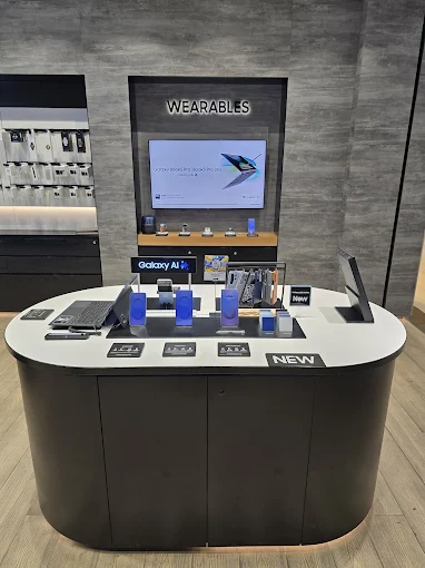 Samsung Experience Store- Vegas Mall store image 3
