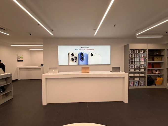 Unicorn, Apple Premium Reseller, Patidar Crossing, Vadodara store image 3