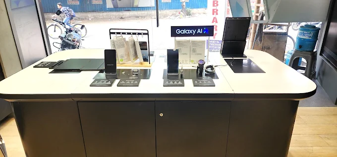 Samsung Experience Store- Naye Sarak, Meerut store image 4