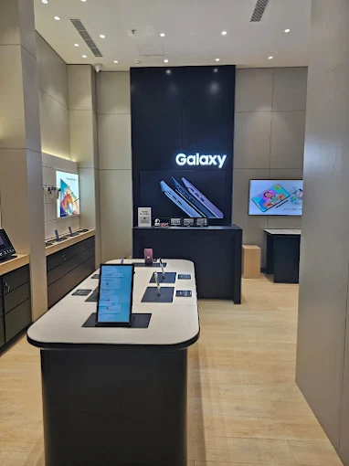 Samsung Experience Store- Sector 70, Gurugram store image 3
