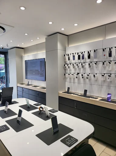 Samsung Experience Store- Samrat Ashok Nagar, Indore store image 4