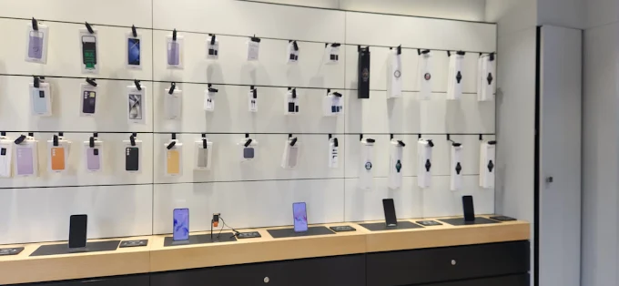 Samsung Experience Store- Bandra west store image 3